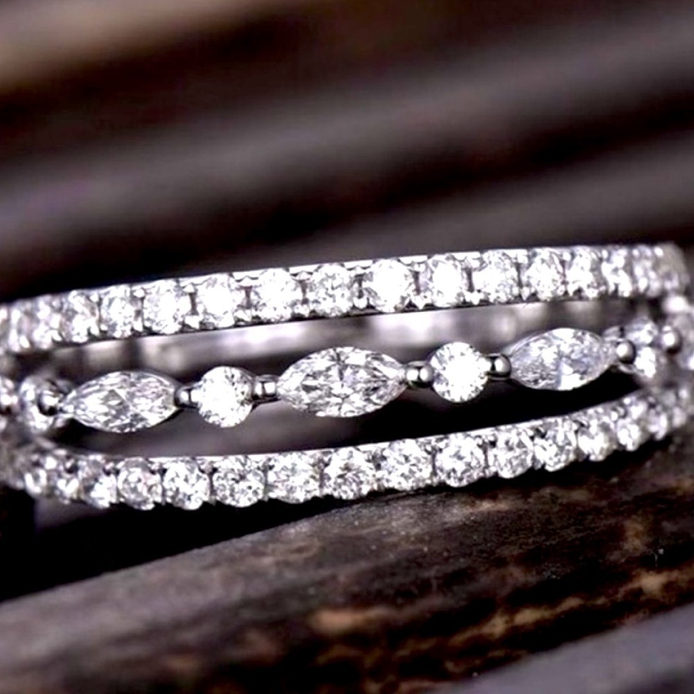 HALO 4.1 CT DIAMOND RING - Picture 3 of 5